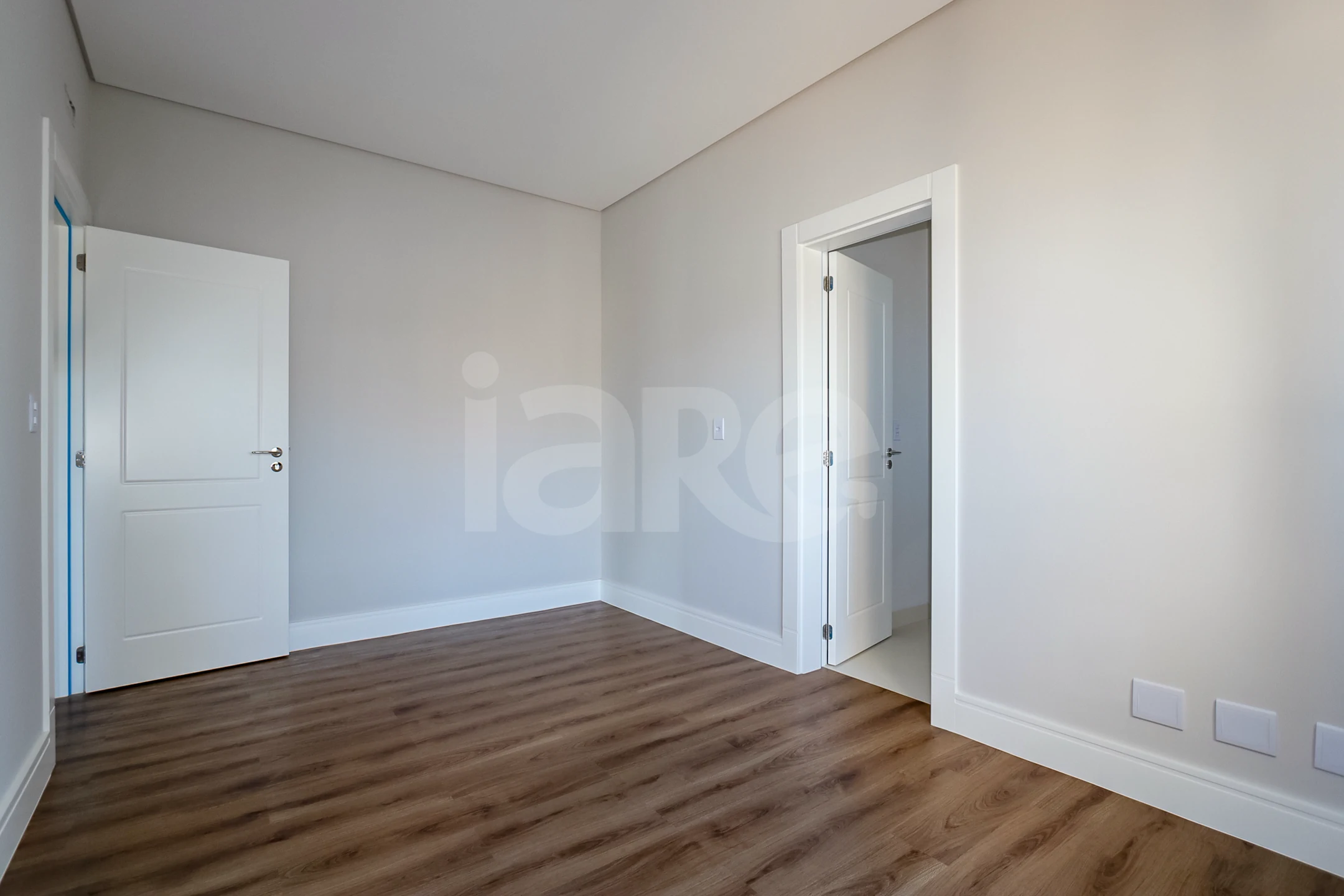 Edifício Paramount Apto 1601 - Apartamento com 269,5 m², em Meia Praia — foto 20