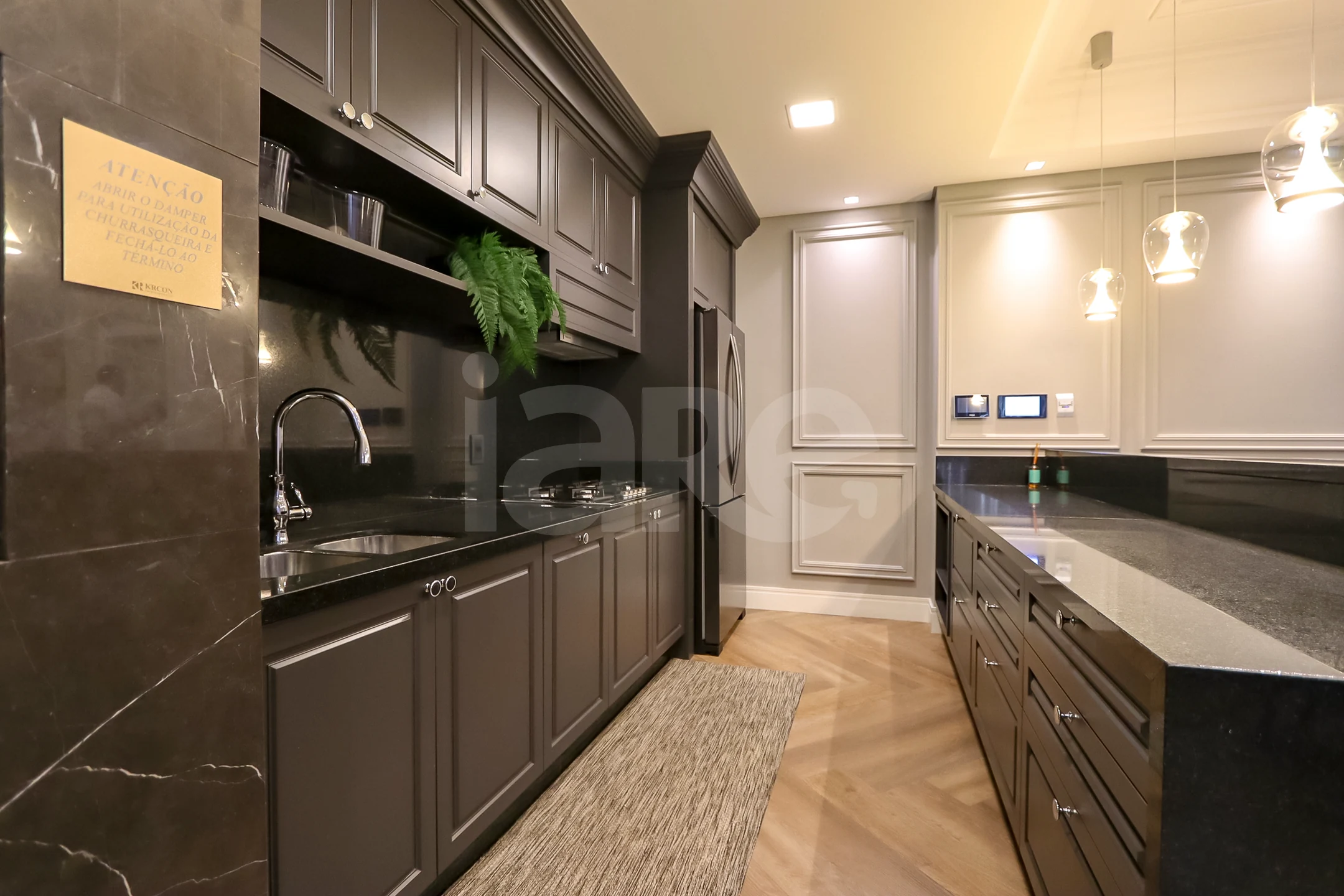 Edifício Paramount Apto 1601 - Apartamento com 269,5 m², em Meia Praia — foto 9