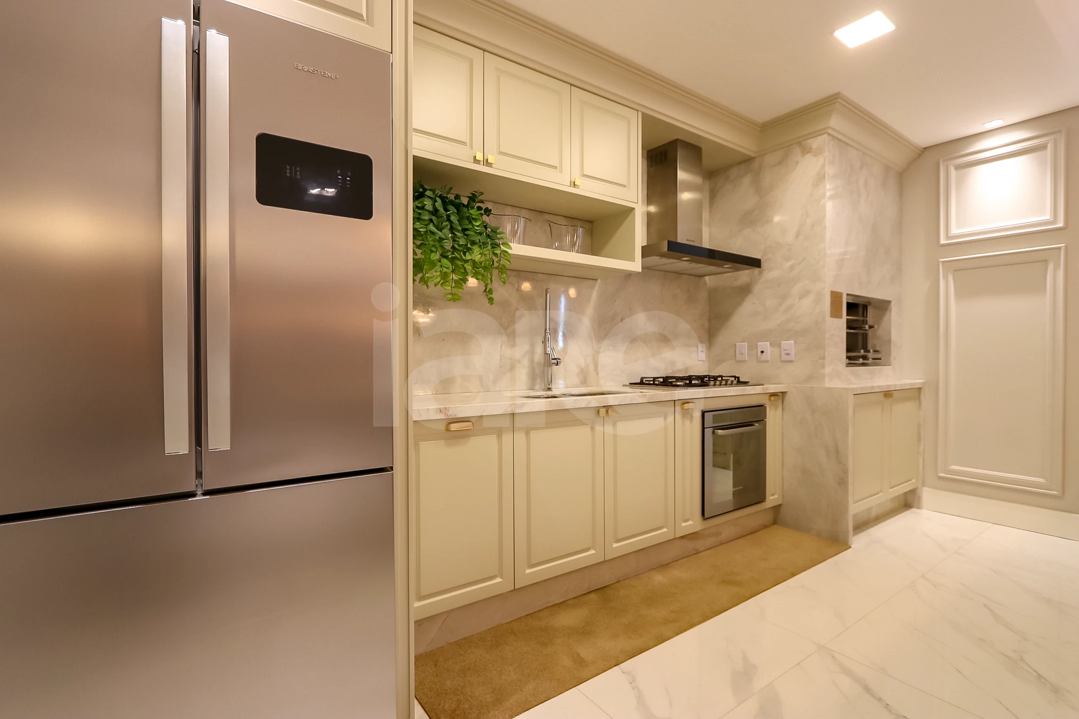 Edifício Paramount Apto 1601 - Apartamento com 269,5 m², em Meia Praia — foto 7