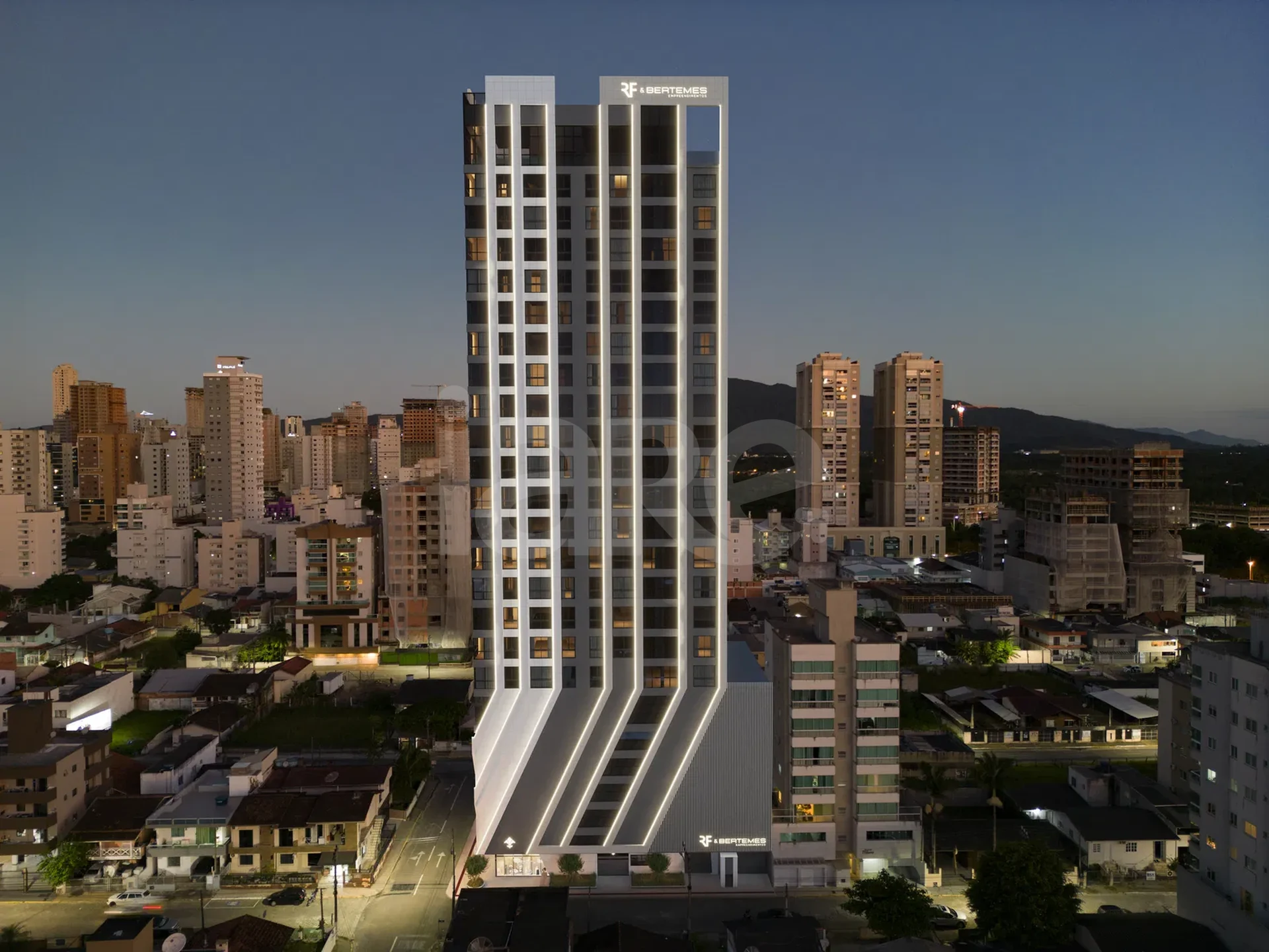 Loyal Tower Flats - Apartamento com 45,05 m², em Meia Praia — foto 5