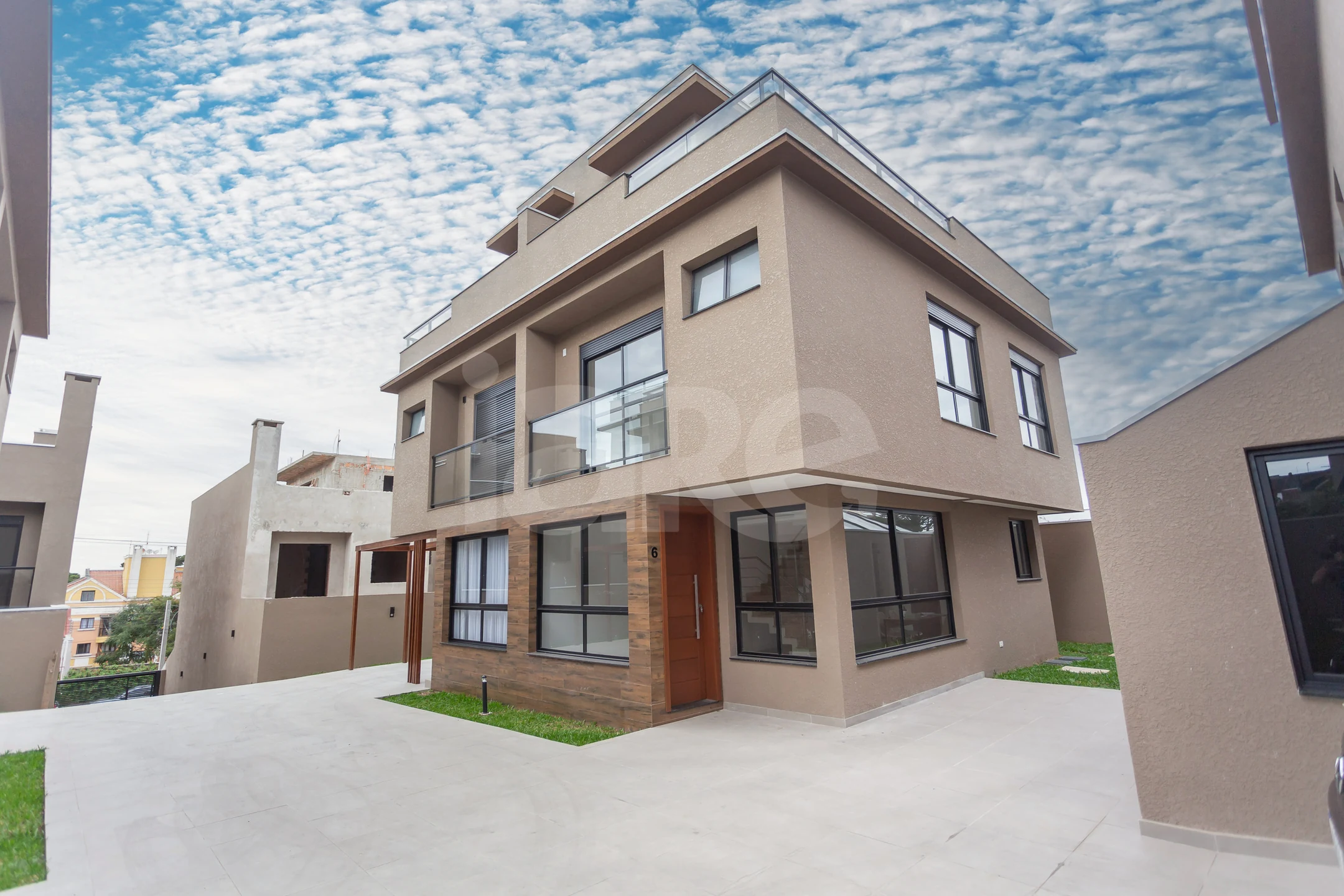 Monte Carlo - Casa com 268 m², em Tingui — foto 1