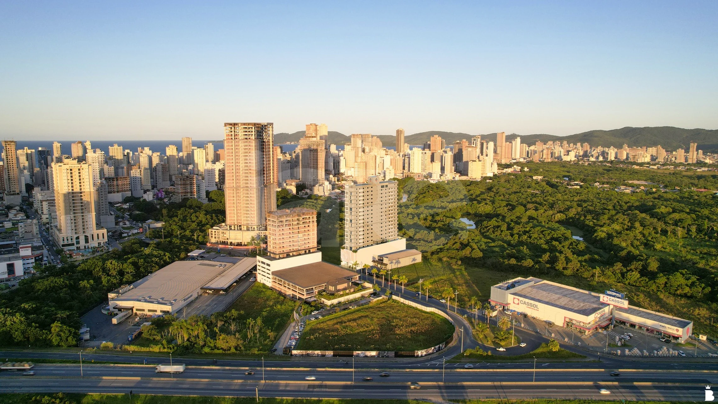 Luz de Valeria Residenziale - Garden com 228,17 m², em Perequê — foto 6