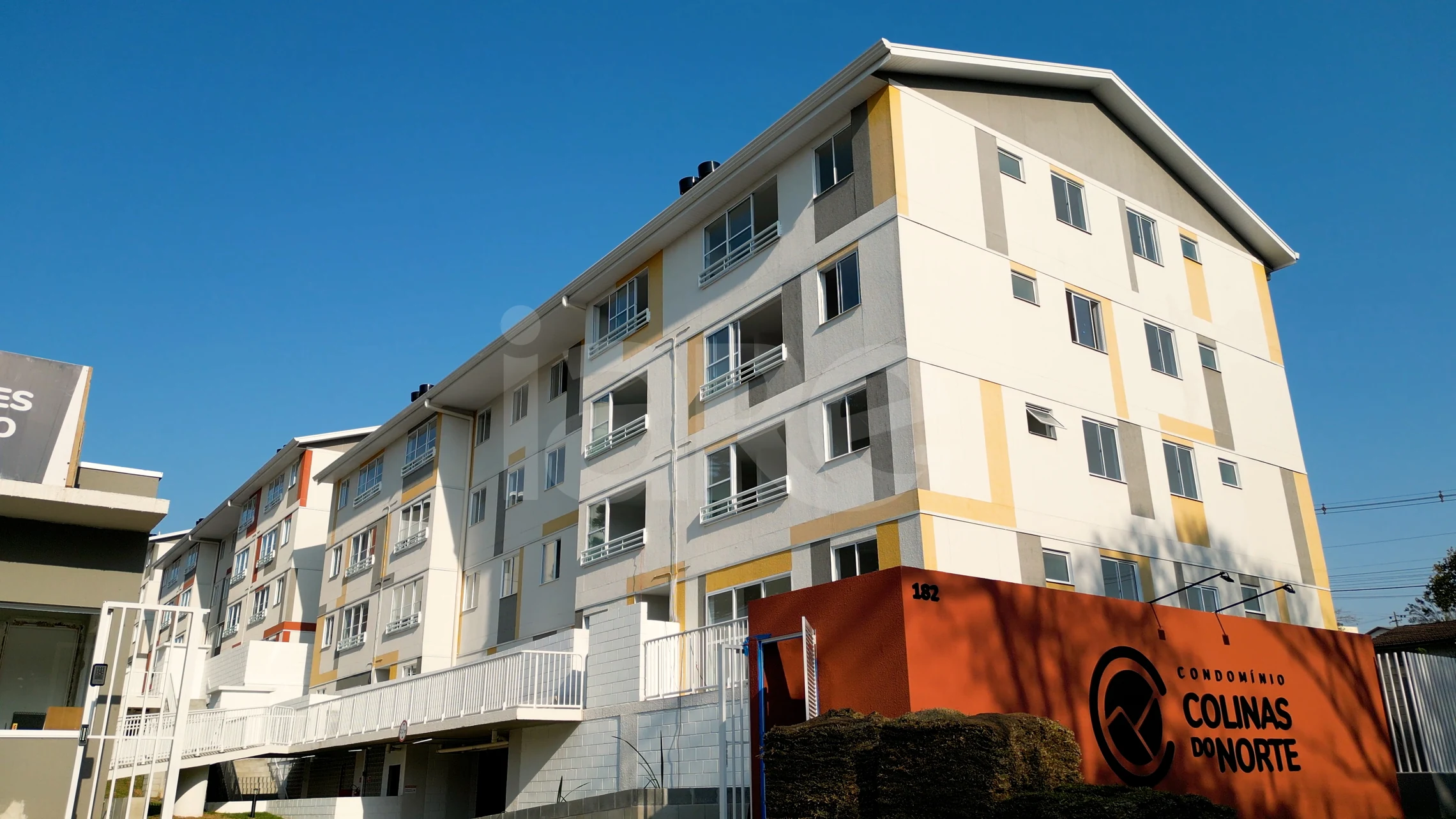 Condomínio Colinas do Norte - Apartamento com 48,06 m², em Santa Cândida — foto 8