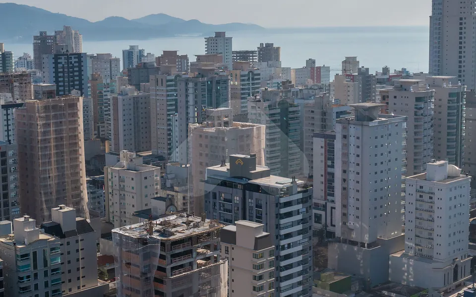 Efraim - Apartamento com 79 m², em Meia Praia — foto 4