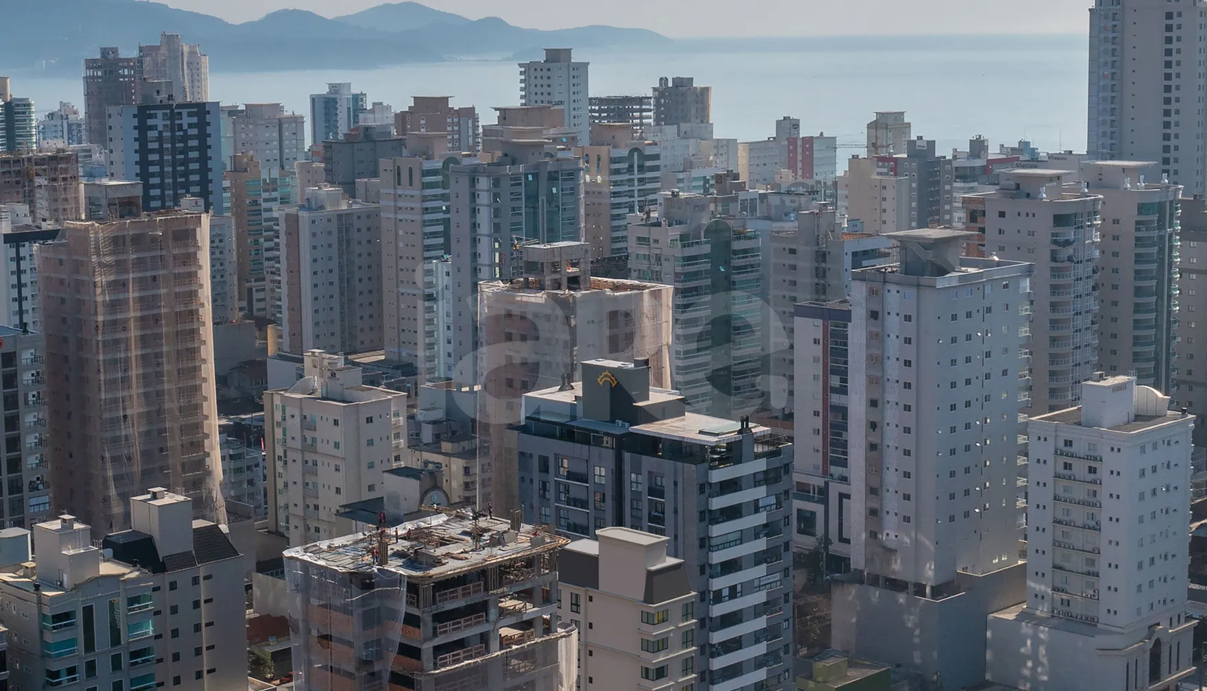Efraim - Garden com 212 m², em Meia Praia — foto 6