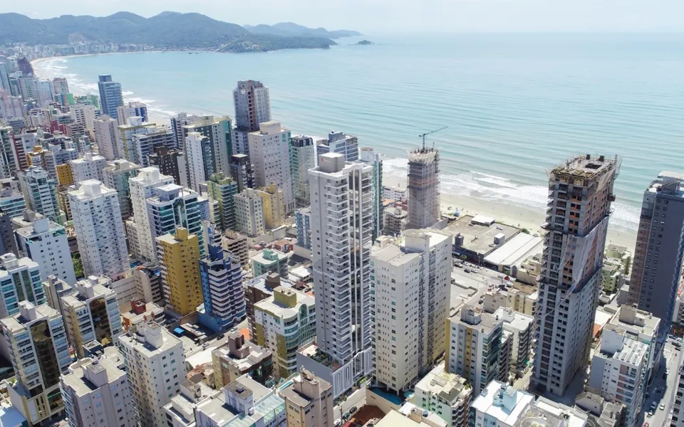 Diamante Residence - Apartamento com 259 m², em Meia Praia — foto 17