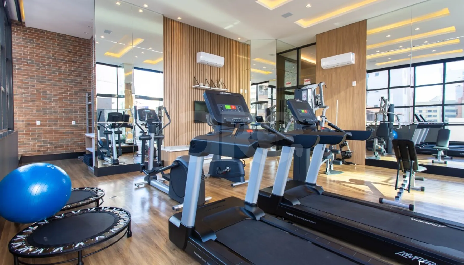 Saint Laurent Residence - Apartamento com 213 m², em Meia Praia — foto 4