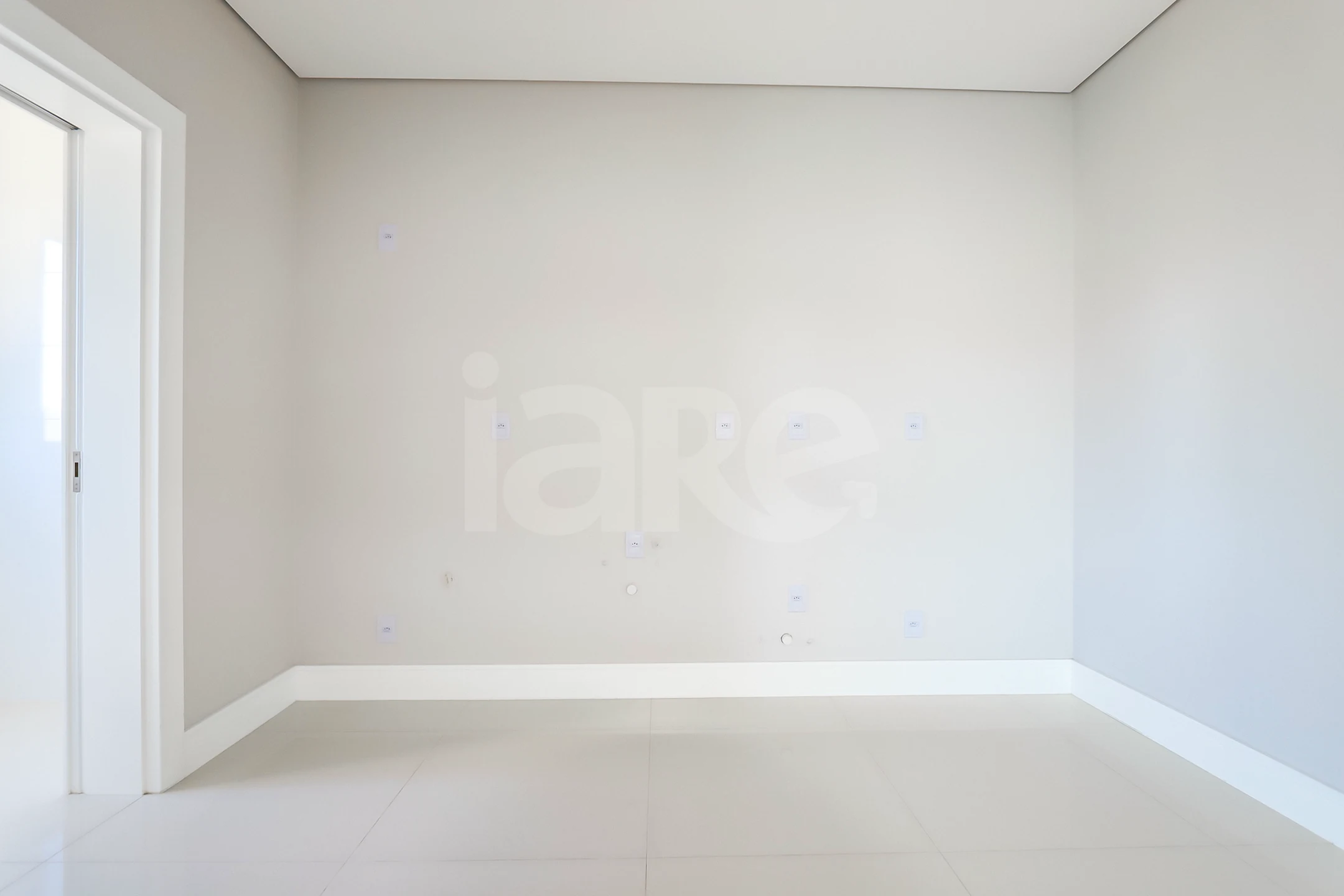 Edifício Paramount Apto 1601 - Apartamento com 269,5 m², em Meia Praia — foto 10