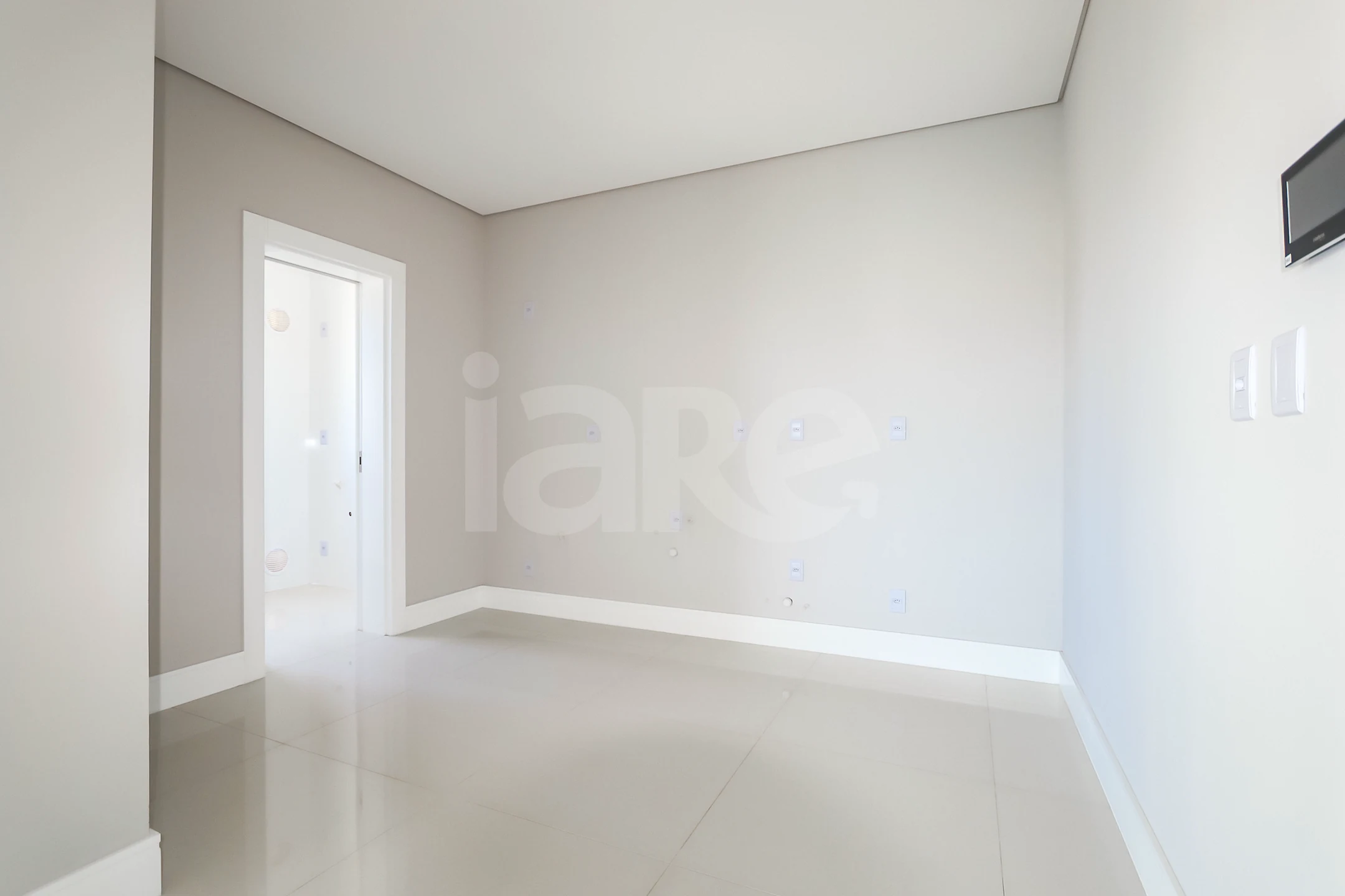 Edifício Paramount Apto 1601 - Apartamento com 269,5 m², em Meia Praia — foto 13