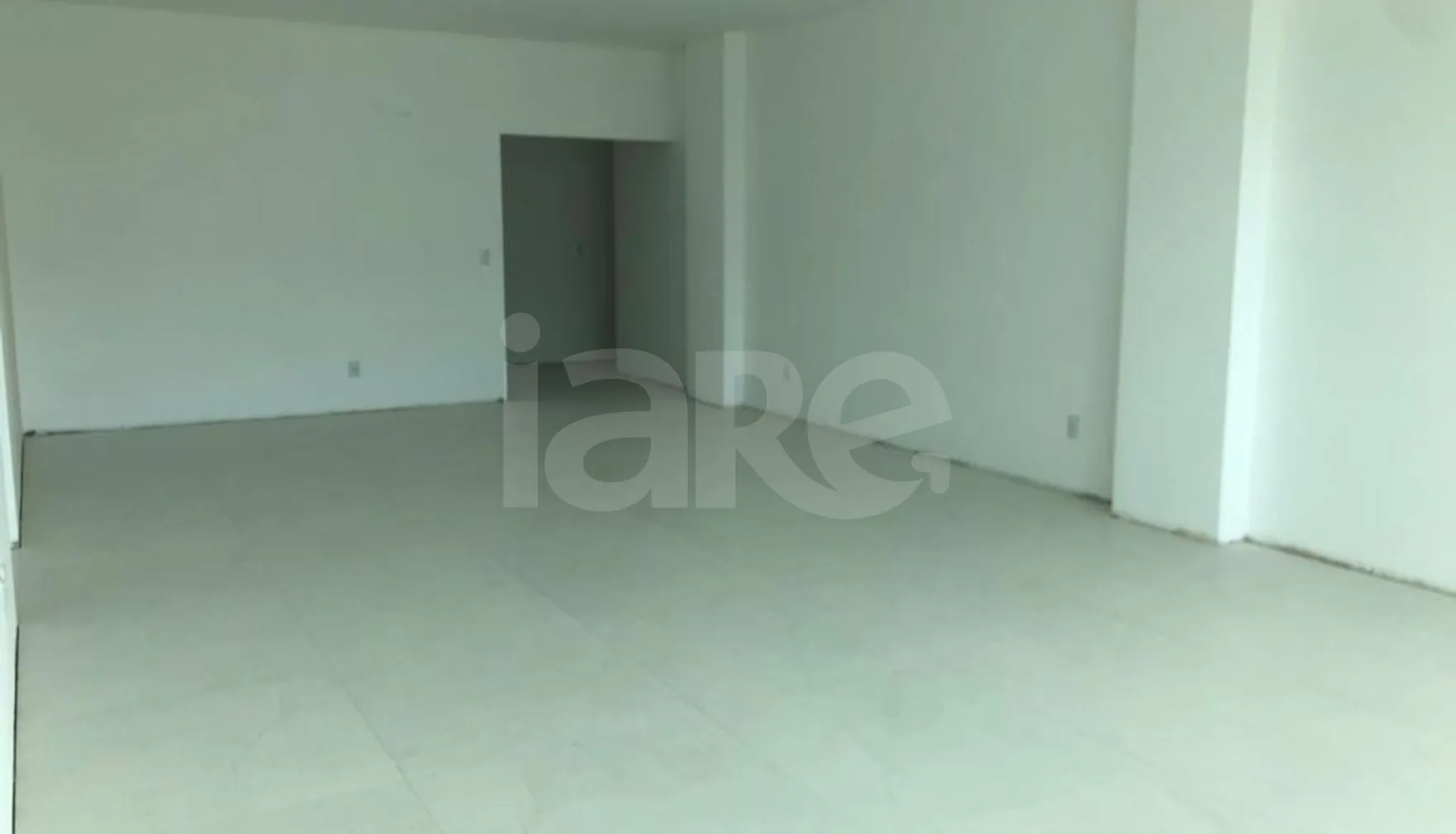 Residencial Helsinki - Apartamento com 193,38 m², em Meia Praia — foto 4
