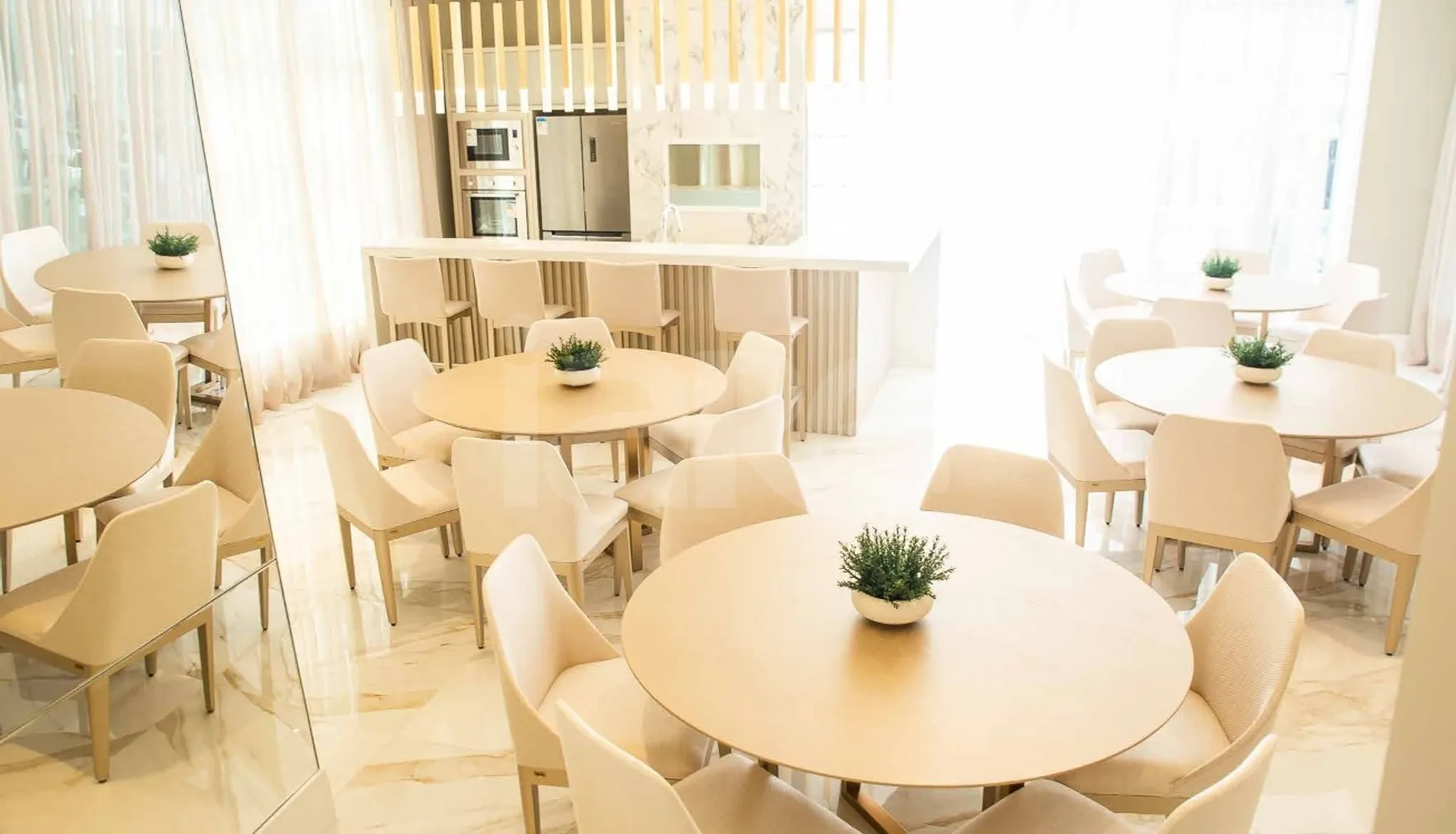 Cambirela - Apartamento com 180,6 m², em Meia Praia — foto 7