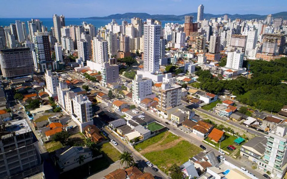 Verona - Apartamento com 122,1 m², em Meia Praia — foto 8