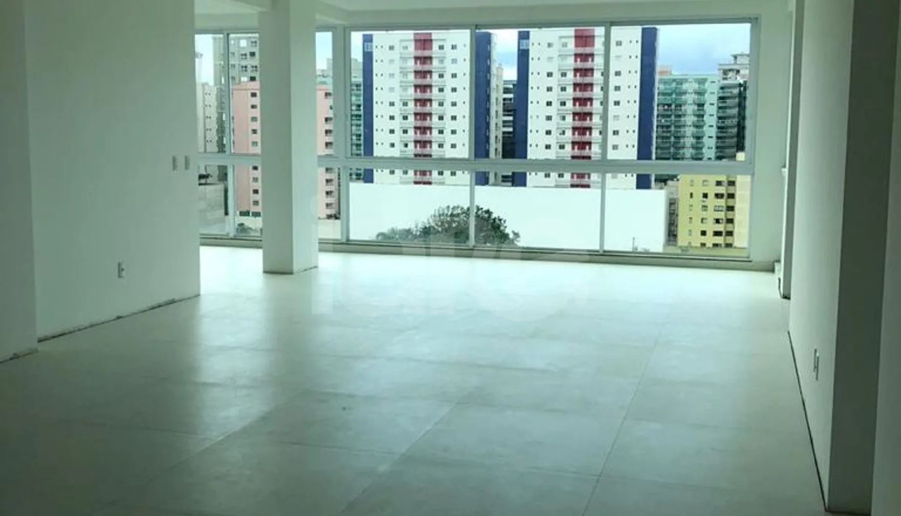 Residencial Helsinki - Apartamento com 193,38 m², em Meia Praia — foto 2