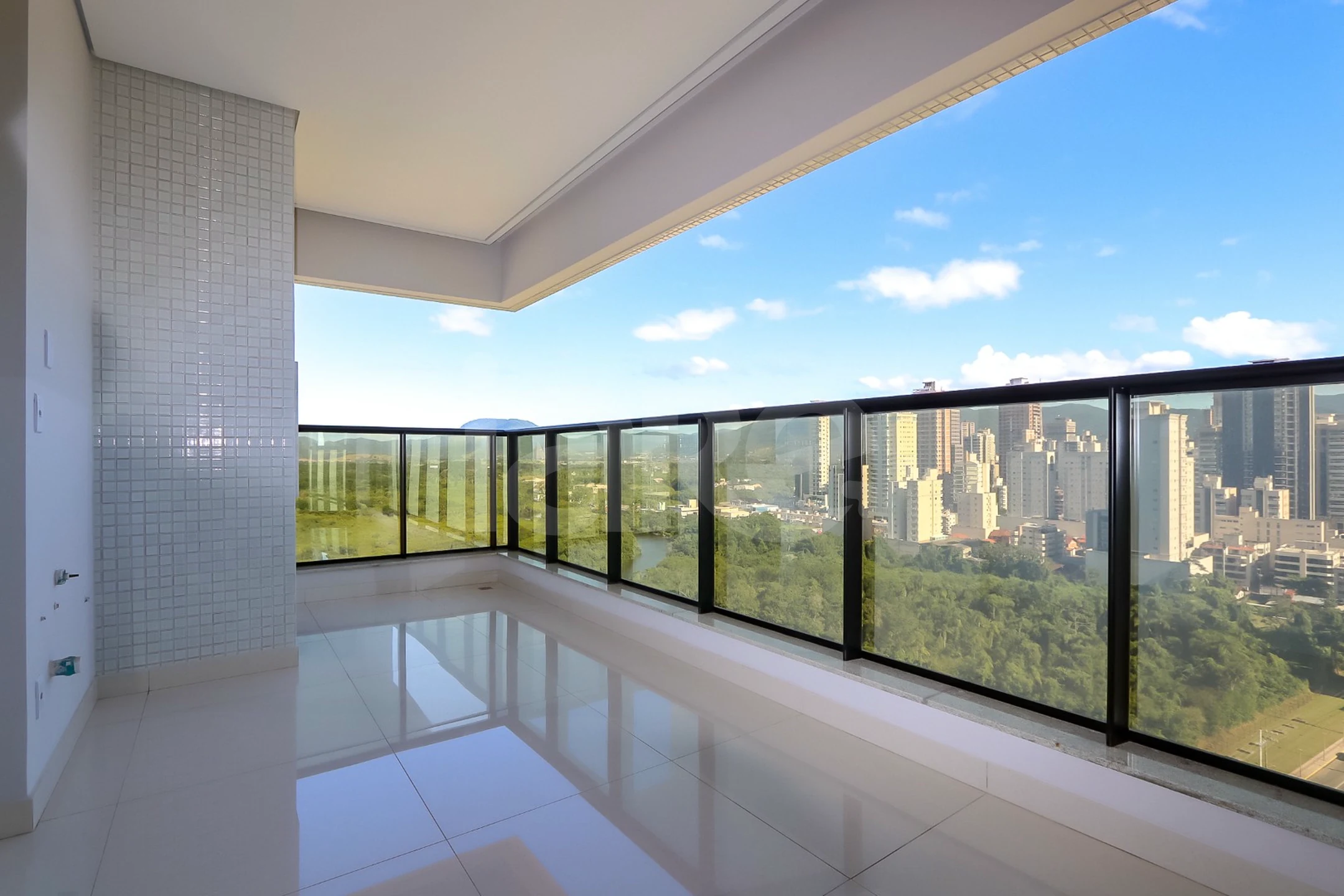 Edifício Paramount Apto 1601 - Apartamento com 269,5 m², em Meia Praia — foto 51