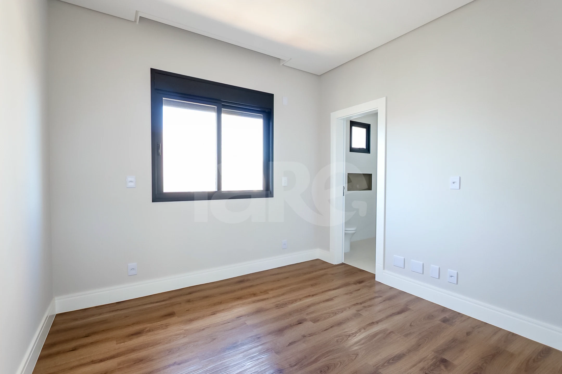 Edifício Paramount Apto 1601 - Apartamento com 269,5 m², em Meia Praia — foto 22