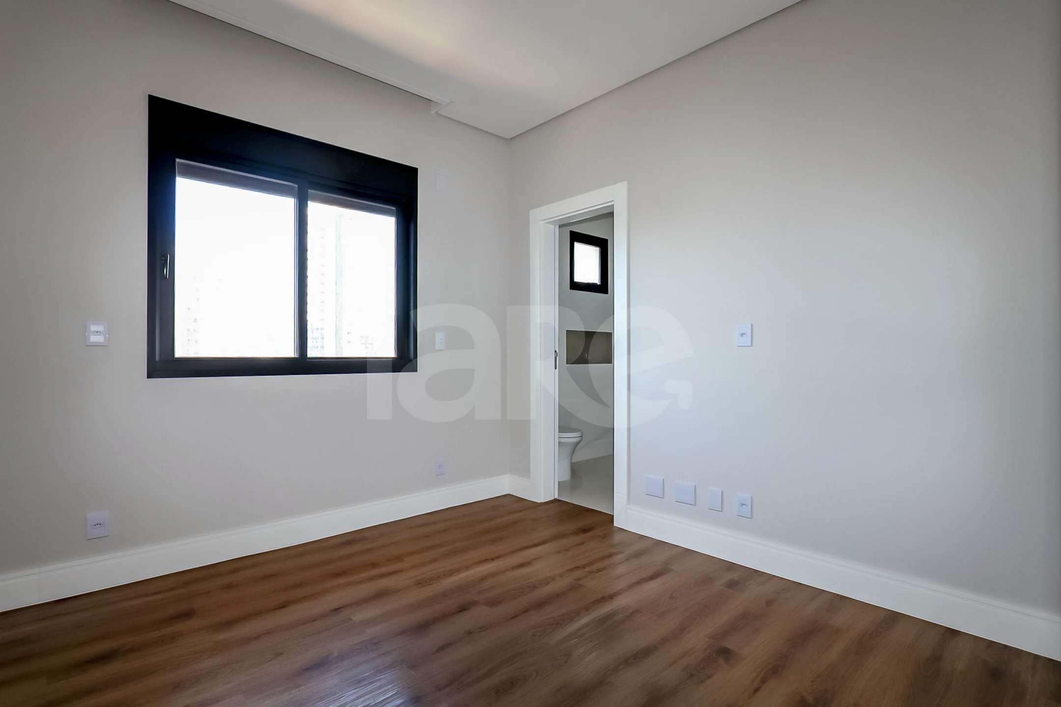 Edifício Paramount Apto 1601 - Apartamento com 269,5 m², em Meia Praia — foto 15