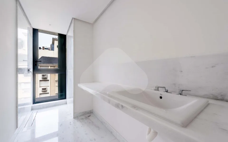 Varanda Apto ONE22448 - Apartamento com 317,43 m², em Petrópolis — foto 25