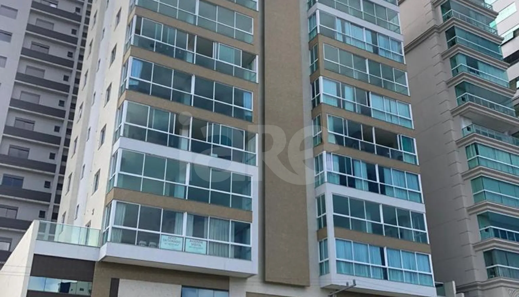 Residencial Helsinki - Apartamento com 193,38 m², em Meia Praia — foto 1