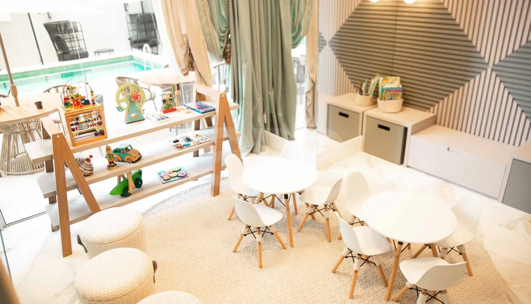 Cambirela - Apartamento com 180,6 m², em Meia Praia — foto 8