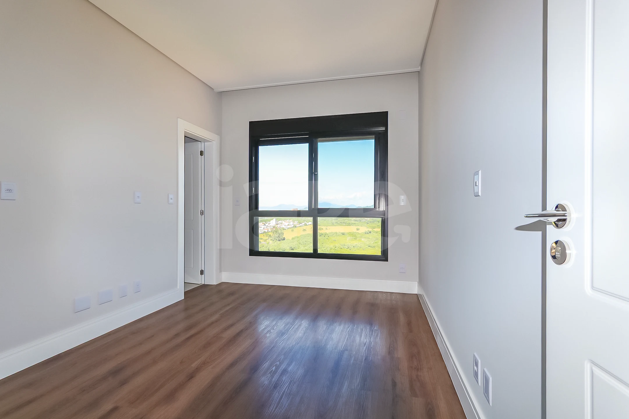 Edifício Paramount Apto 1601 - Apartamento com 269,5 m², em Meia Praia — foto 16