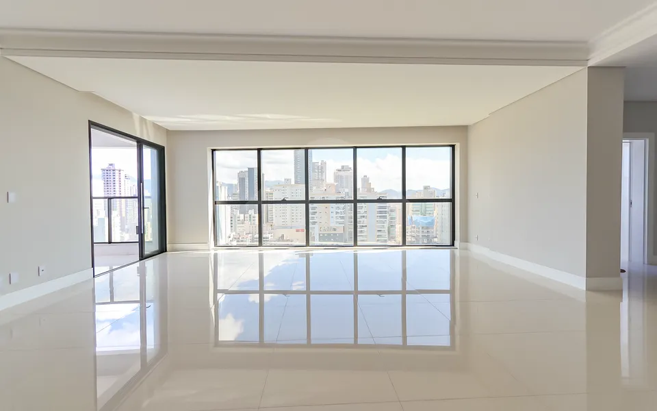 Edifício Paramount Apto 1601 - Apartamento com 269,5 m², em Meia Praia — foto 31