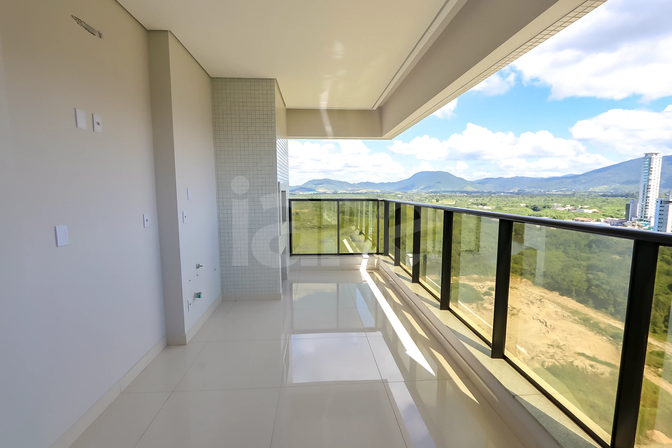 Edifício Paramount Apto 1601 - Apartamento com 269,5 m², em Meia Praia — foto 49