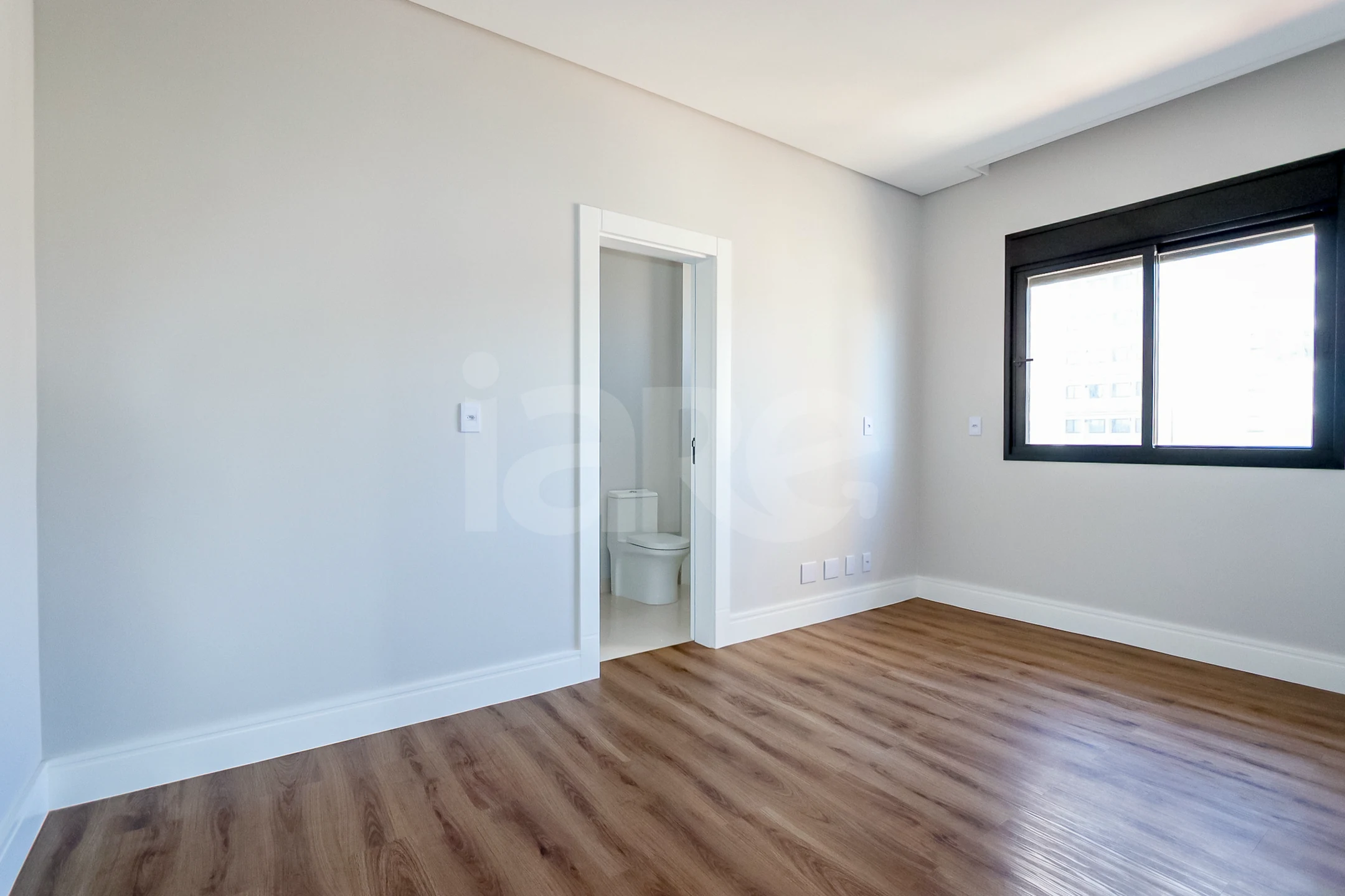 Edifício Paramount Apto 1601 - Apartamento com 269,5 m², em Meia Praia — foto 25