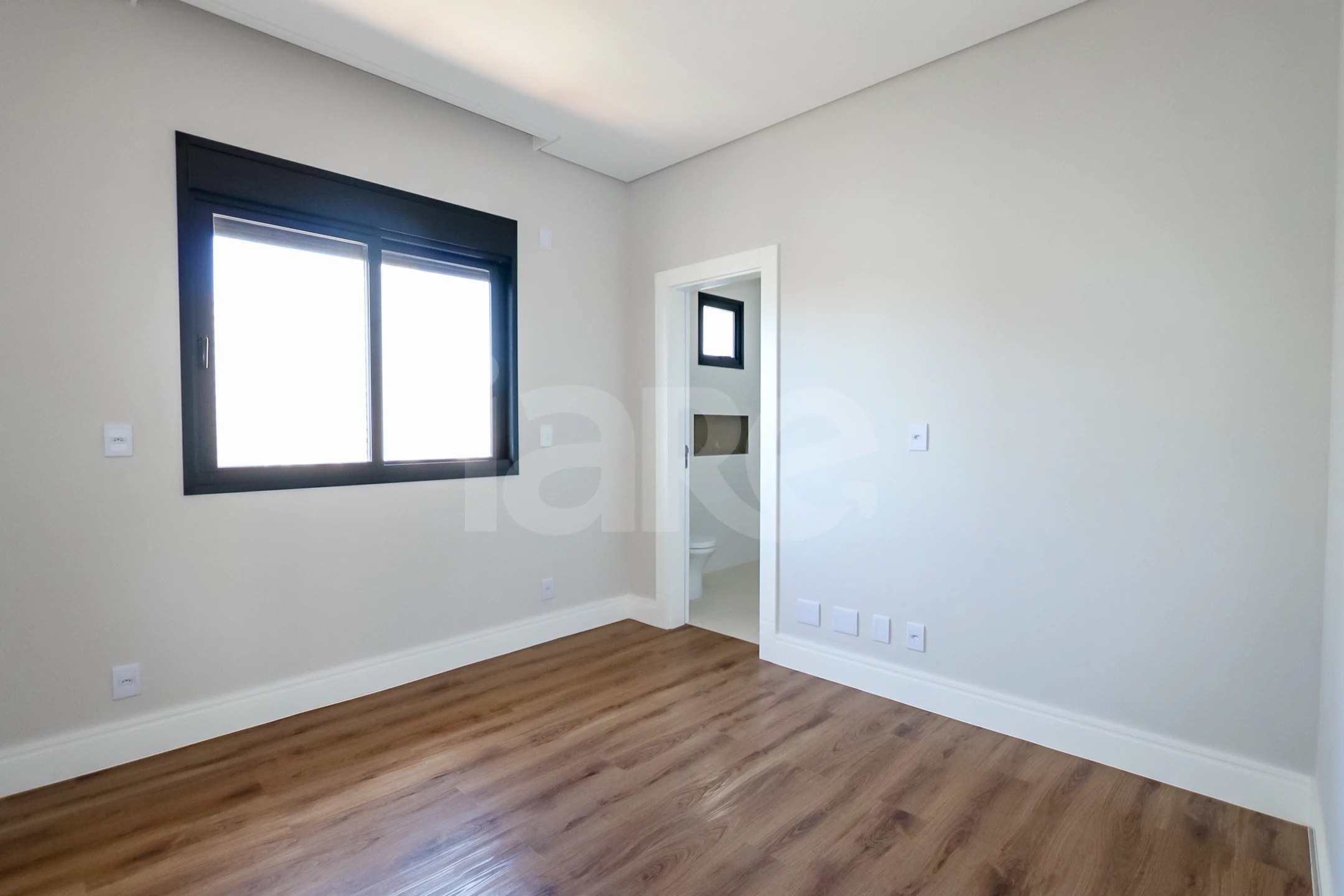 Edifício Paramount Apto 1601 - Apartamento com 269,5 m², em Meia Praia — foto 23