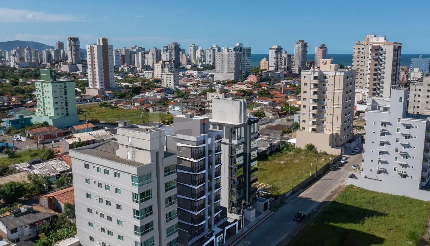 Leblon Residence - Apartamento com 79,96 m², em Perequê — foto 9