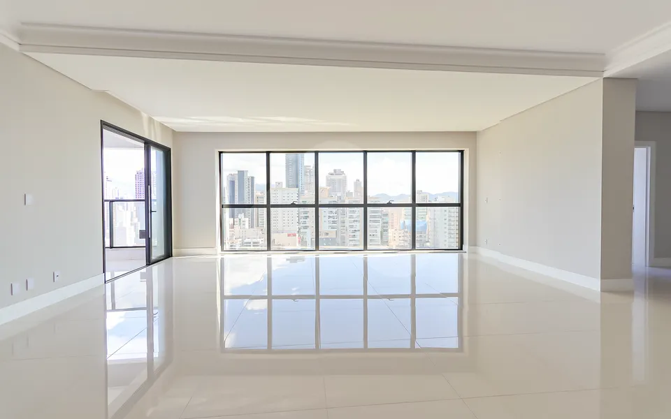 Edifício Paramount Apto 1601 - Apartamento com 269,5 m², em Meia Praia — foto 35
