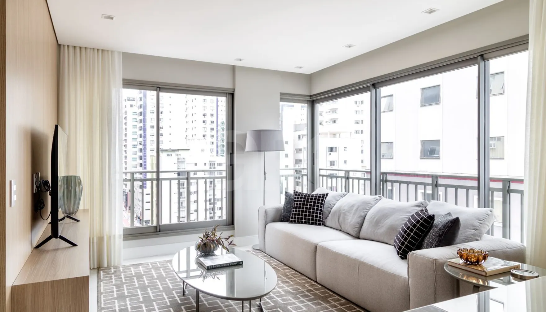 Charmant Residence - Apartamento com 131,39 m², em Centro — foto 2