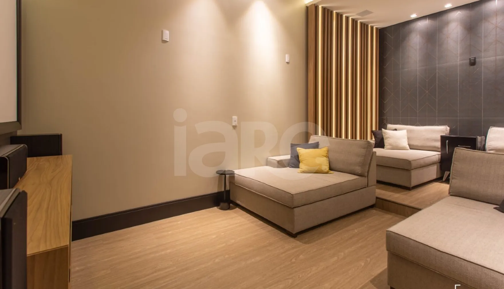 Saint Laurent Residence - Apartamento com 213 m², em Meia Praia — foto 9